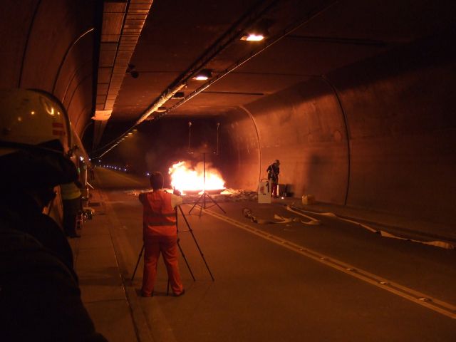 Brandversuch im Wattkopftunnel